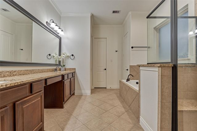 32 Waterford Way, Montgomery, TX 77356