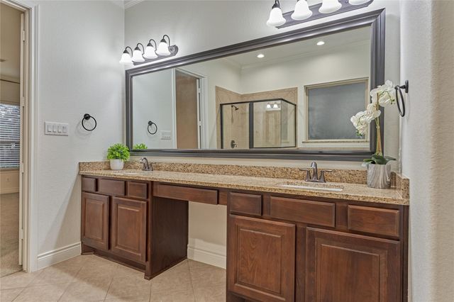 32 Waterford Way, Montgomery, TX 77356