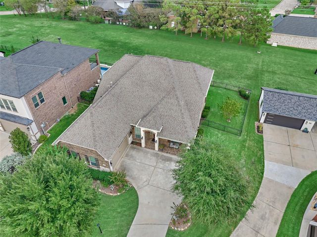 32 Waterford Way, Montgomery, TX 77356
