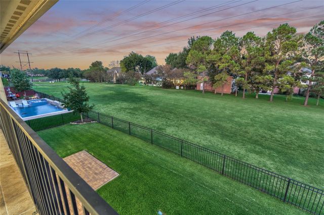 32 Waterford Way, Montgomery, TX 77356
