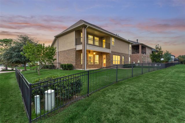 32 Waterford Way, Montgomery, TX 77356