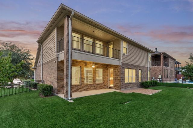 32 Waterford Way, Montgomery, TX 77356