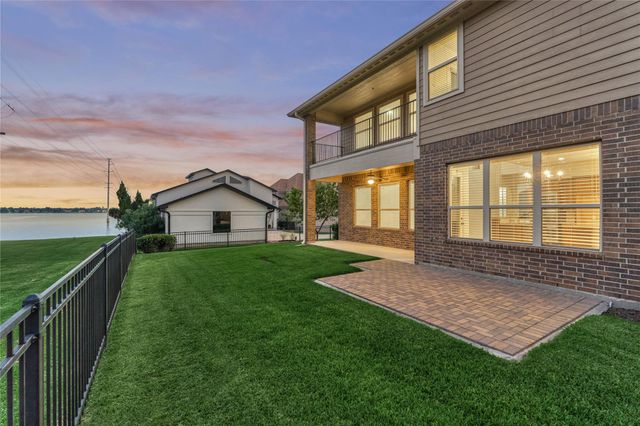 32 Waterford Way, Montgomery, TX 77356