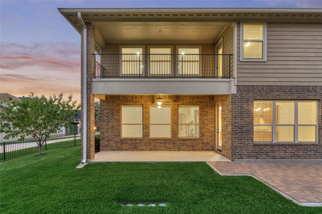 32 Waterford Way, Montgomery, TX 77356