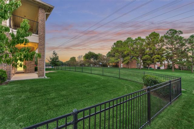 32 Waterford Way, Montgomery, TX 77356