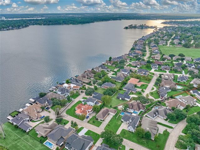 32 Waterford Way, Montgomery, TX 77356