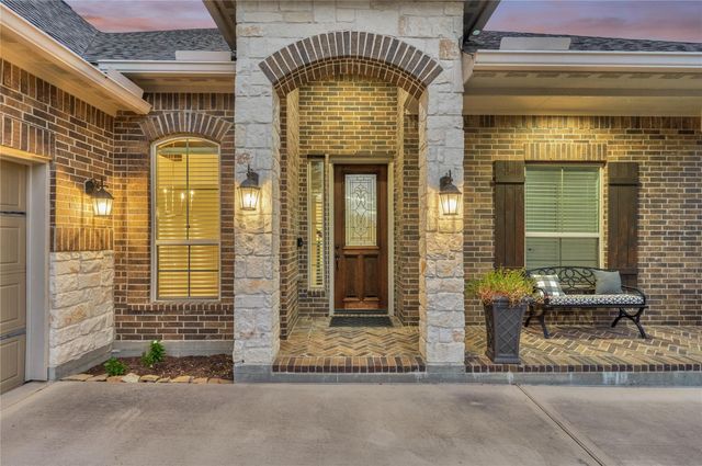 32 Waterford Way, Montgomery, TX 77356