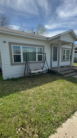 2564 High Crest Avenue, Fort Worth, TX 76111