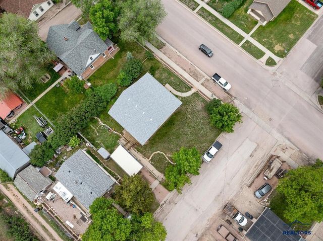 301 S 5TH ST, Hot Springs, SD 57747