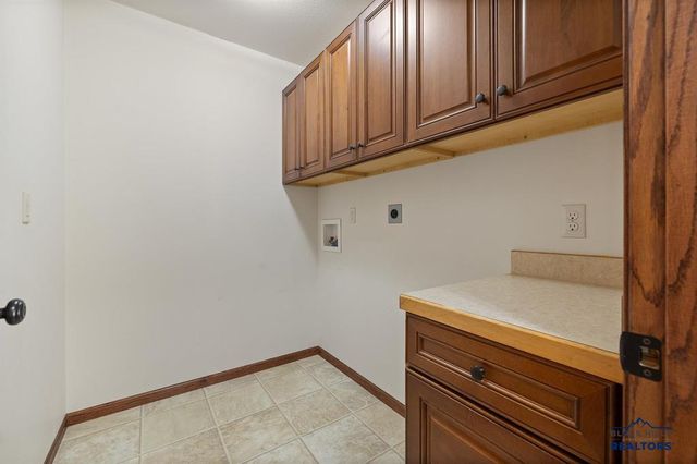 301 S 5TH ST, Hot Springs, SD 57747