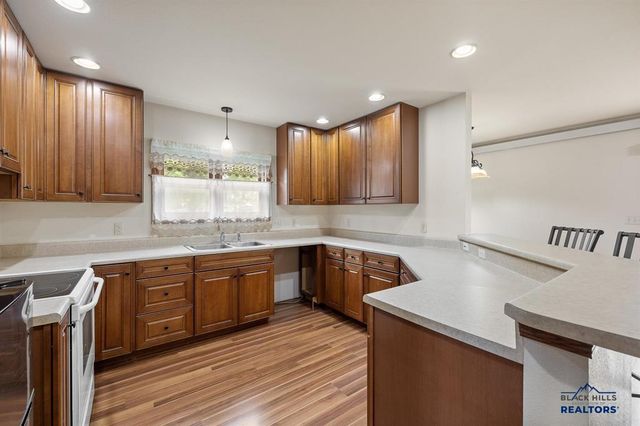 301 S 5TH ST, Hot Springs, SD 57747