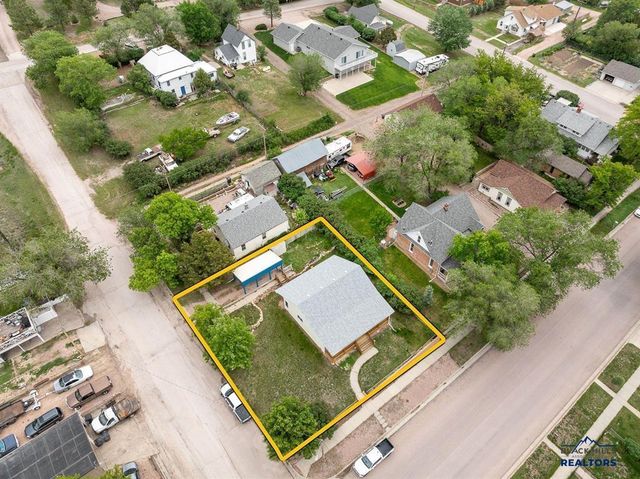 301 S 5TH ST, Hot Springs, SD 57747