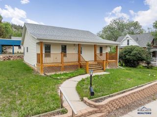 301 S 5TH ST, Hot Springs, SD 57747