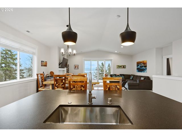 250 Ne LOWER BASSO Cir, Stevenson, WA 98648