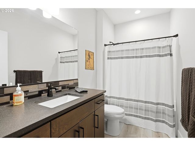 250 Ne LOWER BASSO Cir, Stevenson, WA 98648