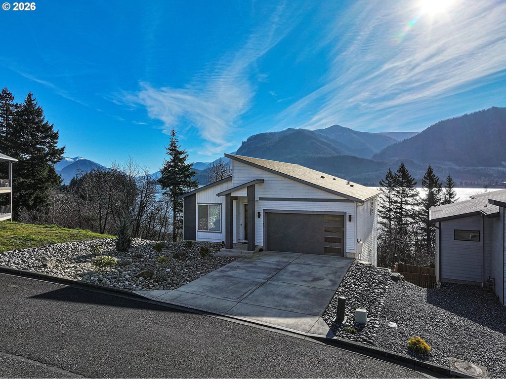 250 Ne LOWER BASSO Cir, Stevenson, WA 98648
