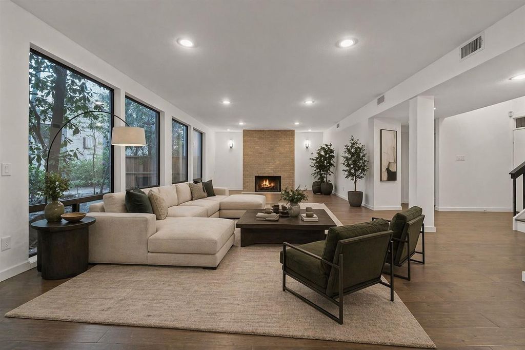 9043 Briar Forest Drive, Houston, TX 77024