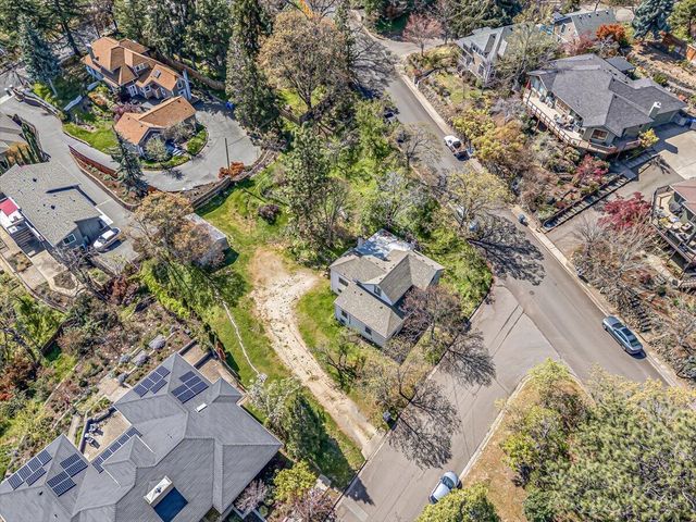 166 Nob Hill Street, Ashland, OR 97520