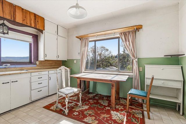 166 Nob Hill Street, Ashland, OR 97520