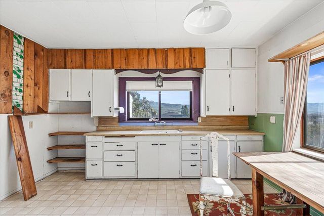 166 Nob Hill Street, Ashland, OR 97520