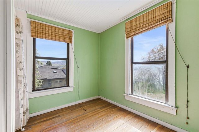 166 Nob Hill Street, Ashland, OR 97520