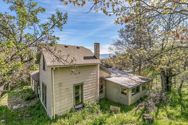 166 Nob Hill Street, Ashland, OR 97520