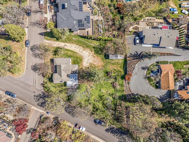 166 Nob Hill Street, Ashland, OR 97520