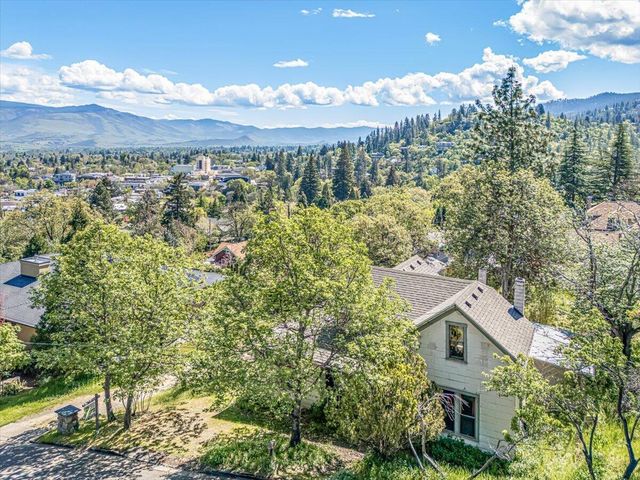 166 Nob Hill Street, Ashland, OR 97520