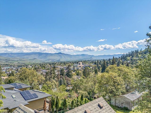 166 Nob Hill Street, Ashland, OR 97520