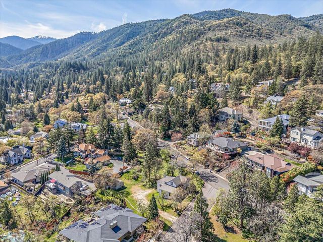 166 Nob Hill Street, Ashland, OR 97520
