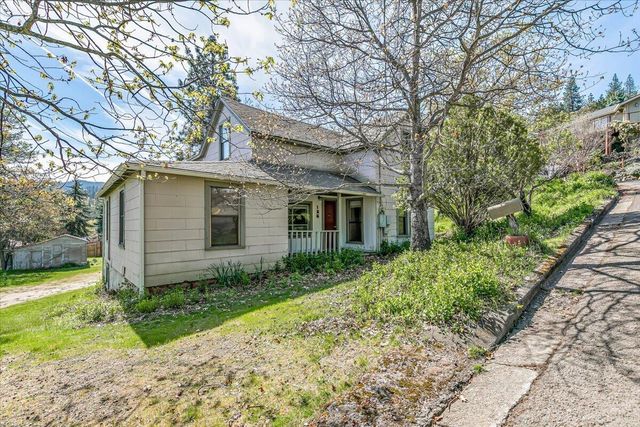 166 Nob Hill Street, Ashland, OR 97520