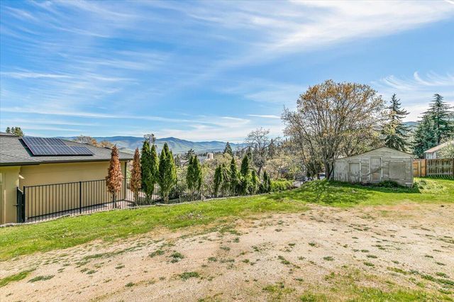 166 Nob Hill Street, Ashland, OR 97520