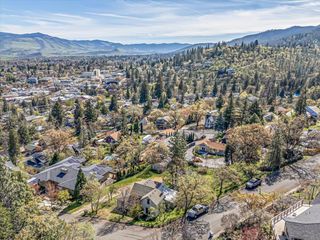 166 Nob Hill Street, Ashland, OR 97520