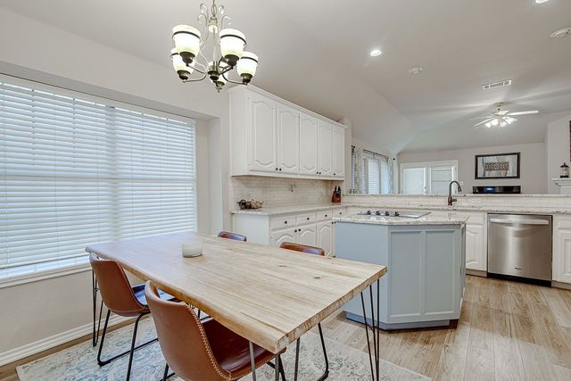 2325 Point Star Drive, Arlington, TX 76001