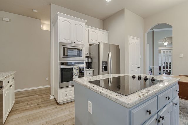 2325 Point Star Drive, Arlington, TX 76001