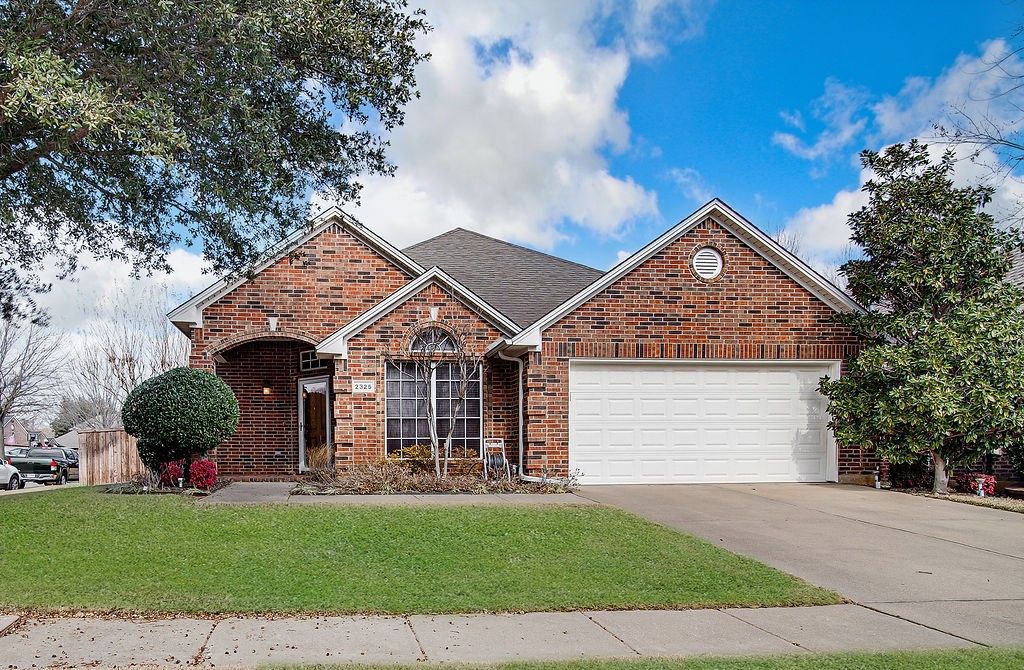 2325 Point Star Drive, Arlington, TX 76001