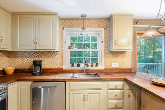 679 N Falmouth Highway, North Falmouth, MA 02556