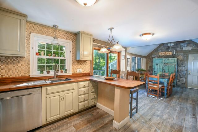 679 N Falmouth Highway, North Falmouth, MA 02556