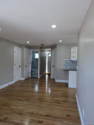 1737 N Gardiner Drive, Bay Shore, NY 11706