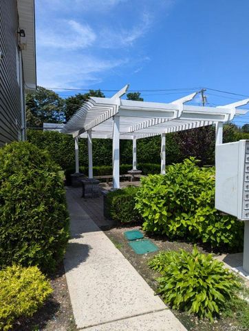 1737 N Gardiner Drive, Bay Shore, NY 11706