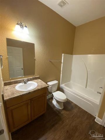 7071 Lake Joanne Dr 2A, Pensacola, FL 32506