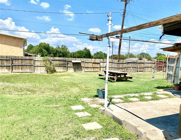 4001 Burning Tree Lane, Garland, TX 75042