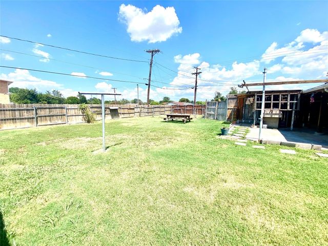 4001 Burning Tree Lane, Garland, TX 75042