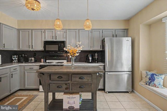 420 CEDARCREST LN, Upper Chichester, PA 19014