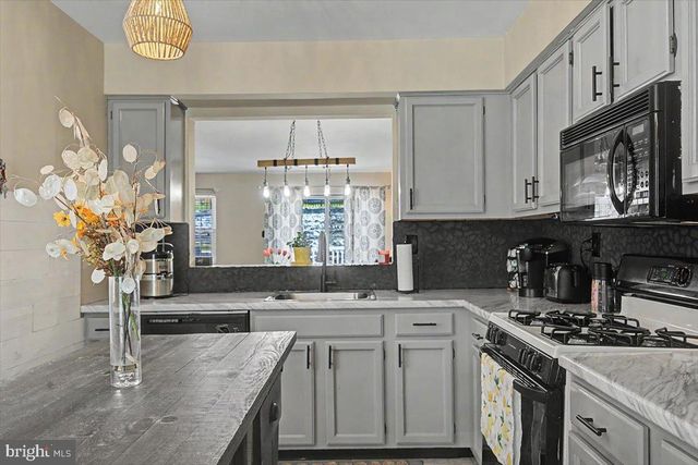 420 CEDARCREST LN, Upper Chichester, PA 19014