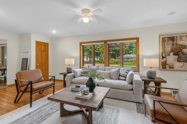 17025 11th Avenue N, Plymouth, MN 55447