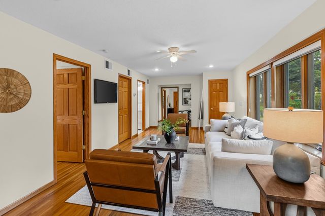 17025 11th Avenue N, Plymouth, MN 55447