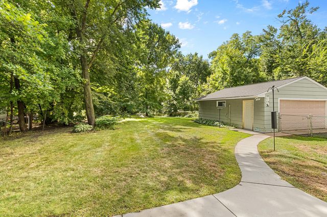 17025 11th Avenue N, Plymouth, MN 55447