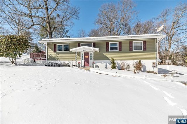 68 Marcia Road, Ringwood, NJ 07456