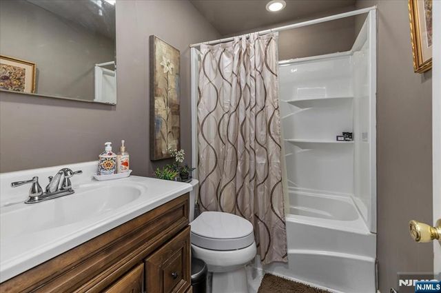 68 Marcia Road, Ringwood, NJ 07456